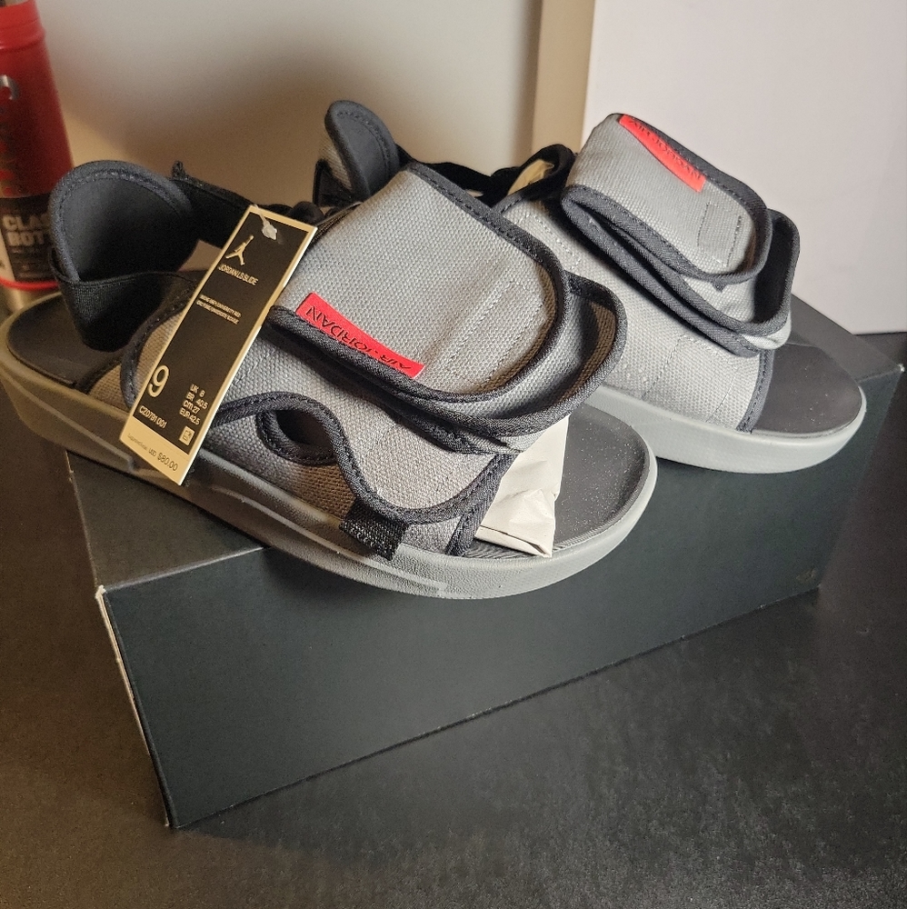 Jordan sandles sz 9